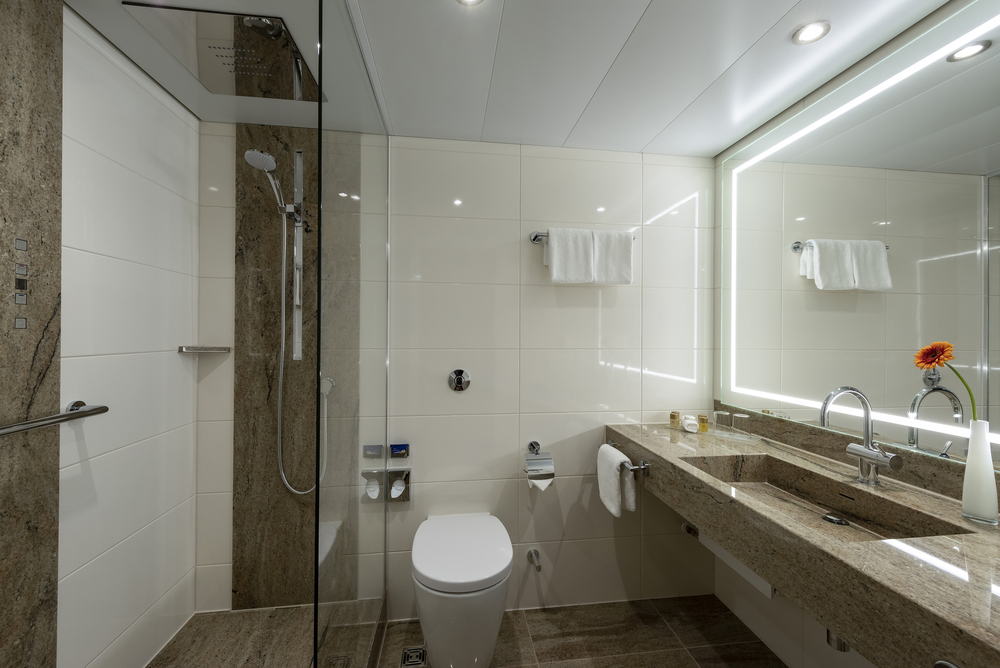 Badezimmer im Maritim Hotel Bremen