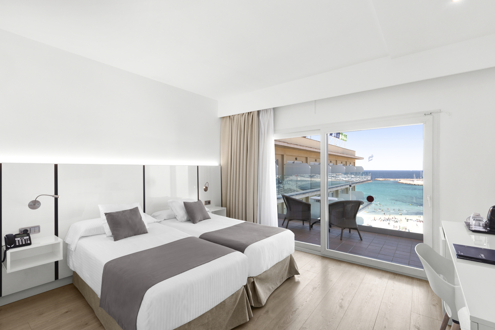 Doppelzimmer mit zwei Einzelbetten im Hotel El Cid auf Mallorca