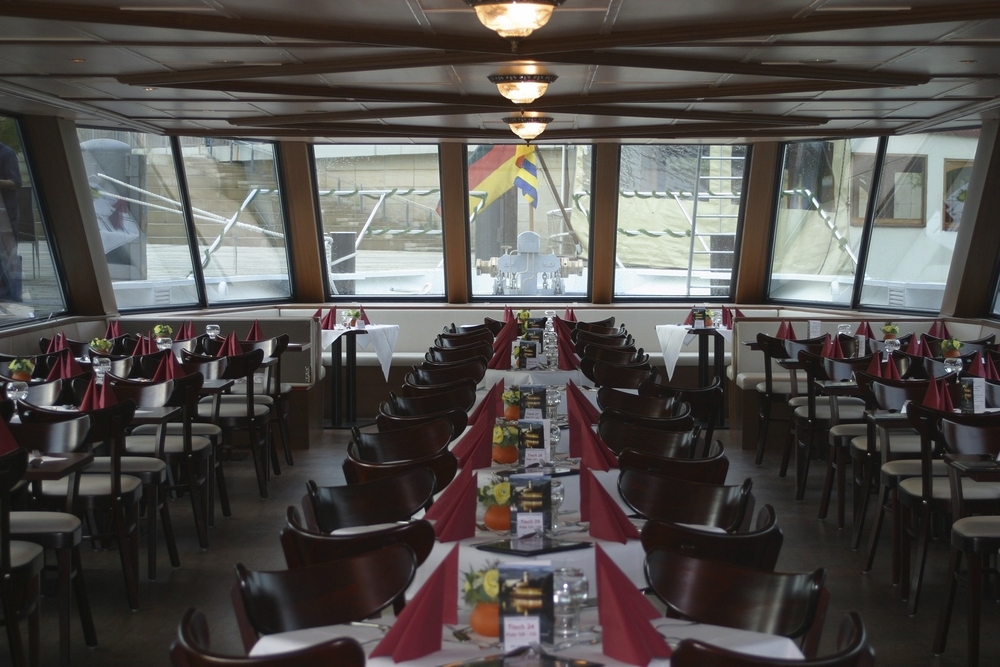 Das Restaurant auf dem Schiff MS Belvedere